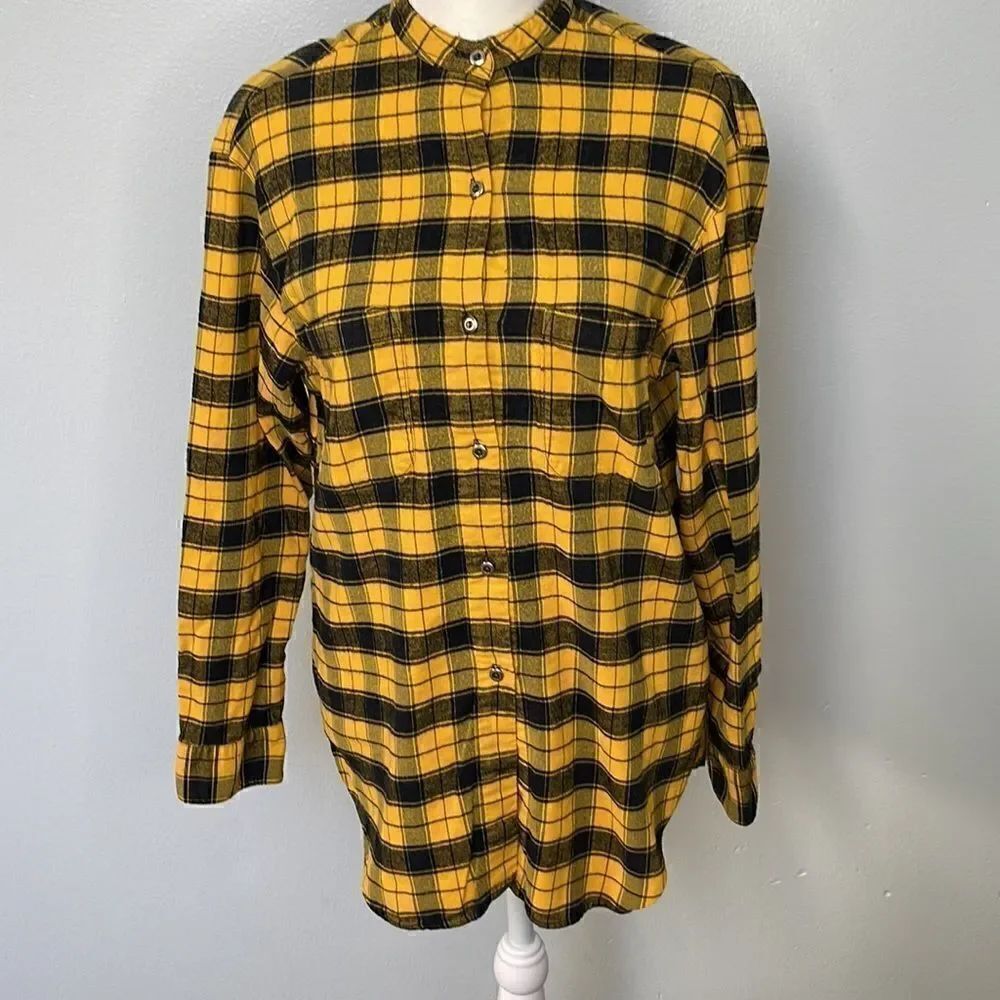 Anne Taylor plaid flannel button down shirt. Size Petite Medium*** see chart.